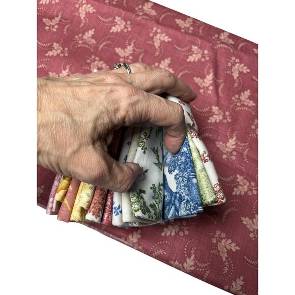 Benartex Laurel Cottage 2.75 Yds‎ 13 Fat Quarters Cotton Coordinate Quilter Pink - Picture 7 of 16